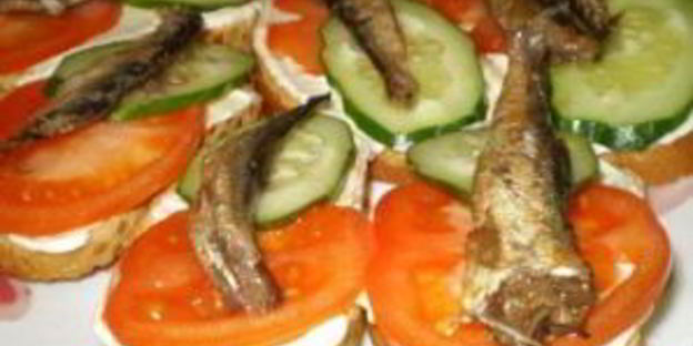 бутерброды с консервированной рыбой