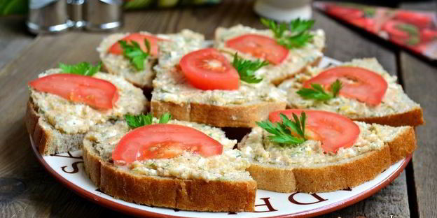 бутерброды с пастой из икры трески