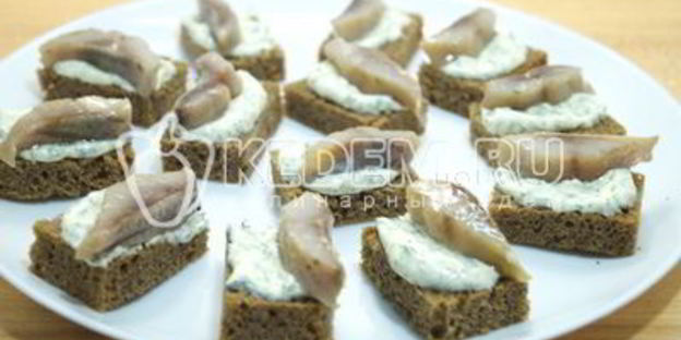 бутерброды с селедкой