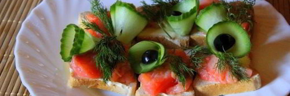 Бутерброды с семгой и свежим огурцом