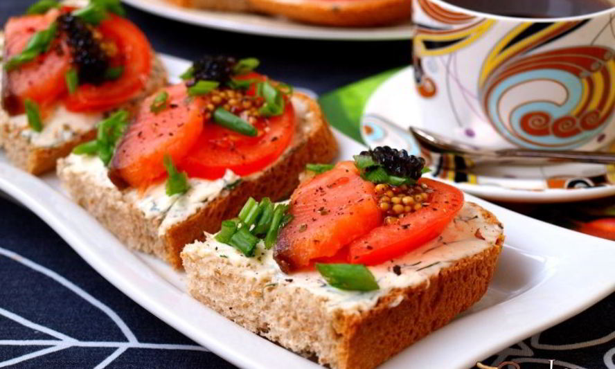 Рецепт бутербродов с семгой, помидорами и плавленным сыром