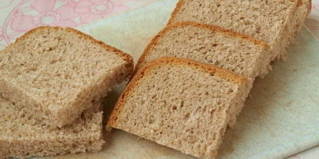 бутерброды с семгой, помидорами и плавленным сыром