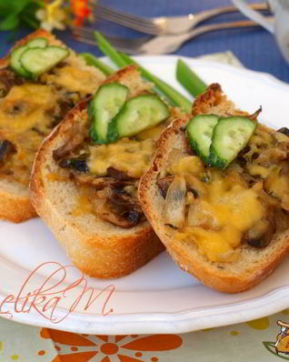 Бутерброды с шампиньонами в духовке