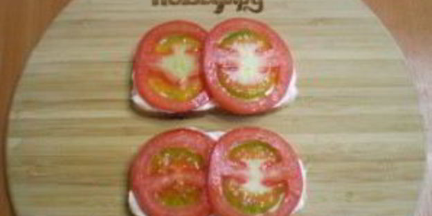 бутерброды с сыром и помидорами