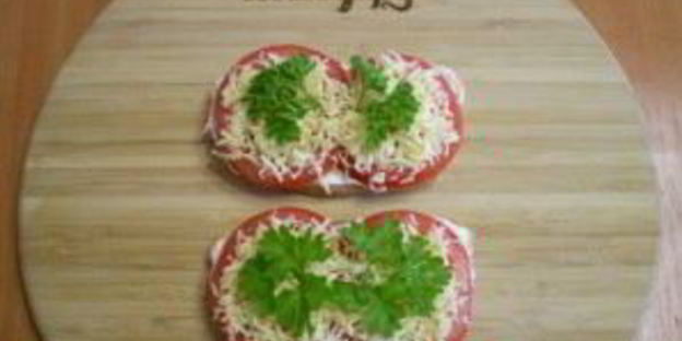 бутерброды с сыром и помидорами