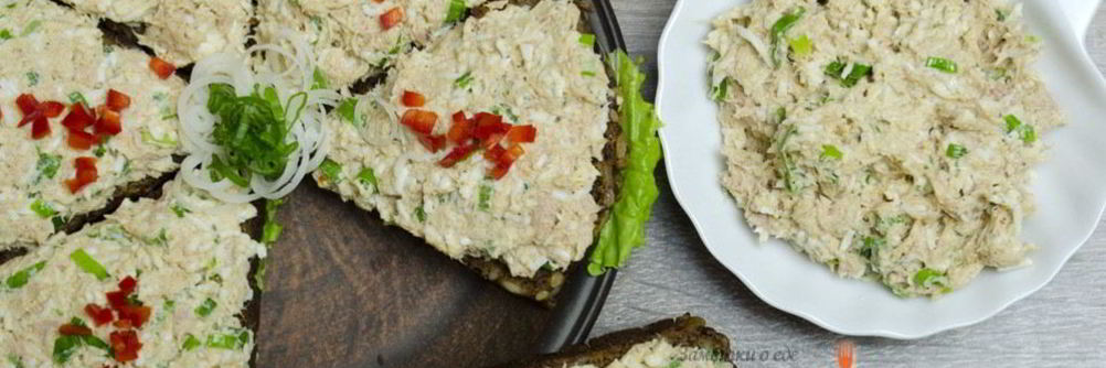 Бутерброды с тунцом, яйцом и зеленым луком