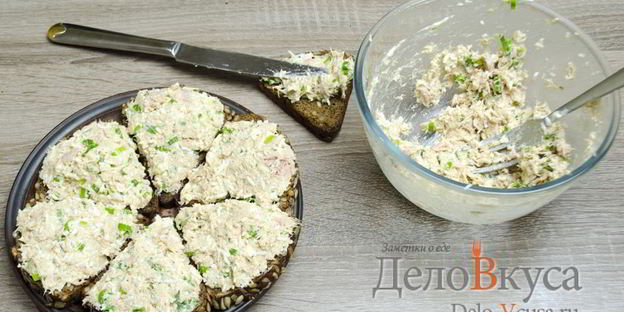 бутерброды с тунцом, яйцом и зеленым луком