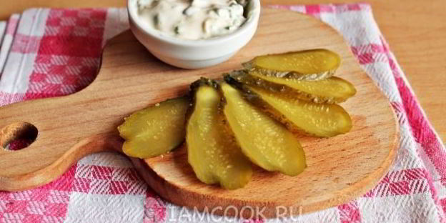 бутерброды со шпротами с черным хлебом