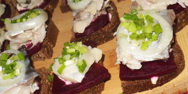 бутерброды со скумбрией быстрого домашнего посола