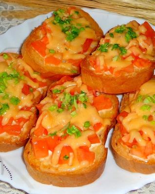 Бутерброды в духовке с помидорами