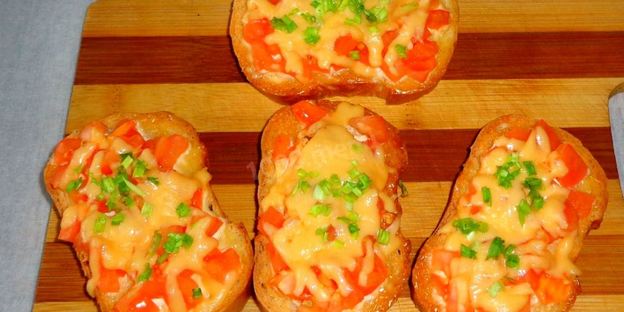 бутерброды в духовке с помидорами