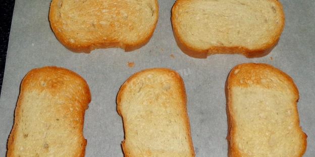 бутерброды в духовке с помидорами