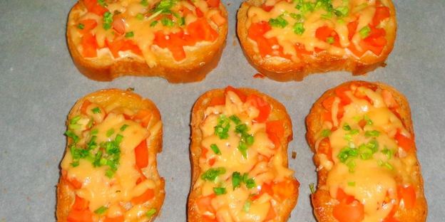 бутерброды в духовке с помидорами