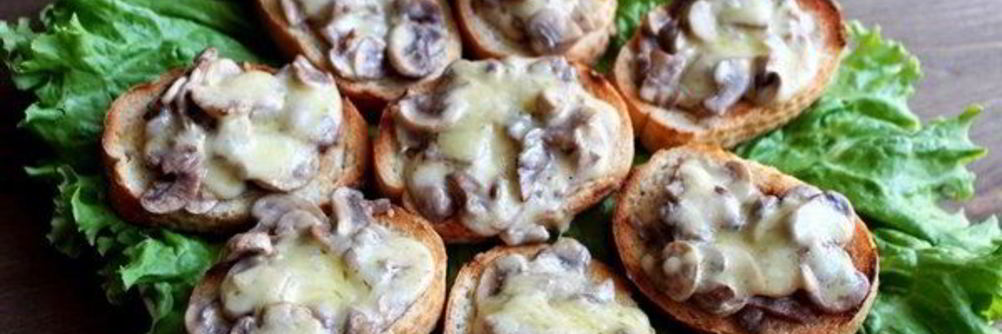 Быстрые горячие бутерброды с грибами и сыром