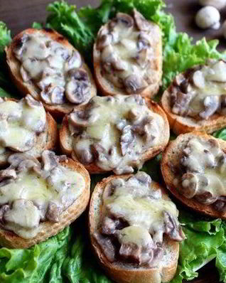 Быстрые горячие бутерброды с грибами и сыром