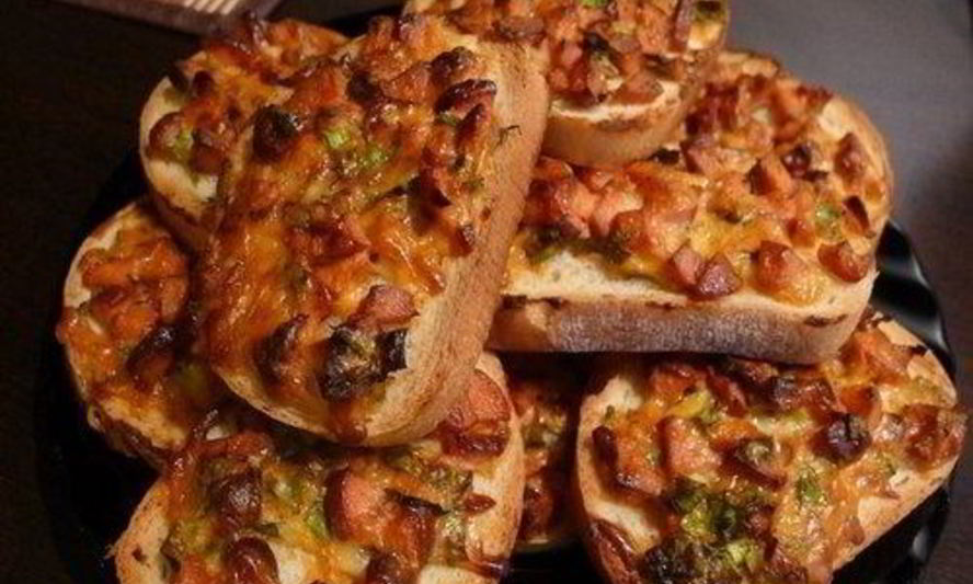 Рецепт быстрых горячих бутербродов с колбасой и сыром