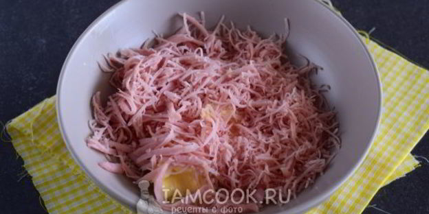 горячие бутерброды с колбасой и сыром в духовке