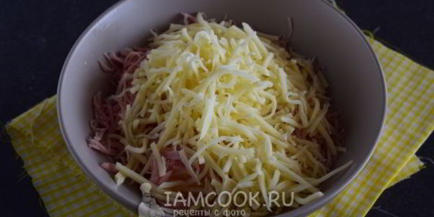 горячие бутерброды с колбасой и сыром в духовке