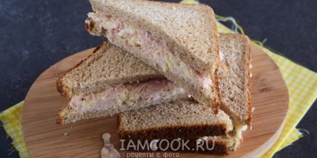 горячие бутерброды с колбасой и сыром в духовке