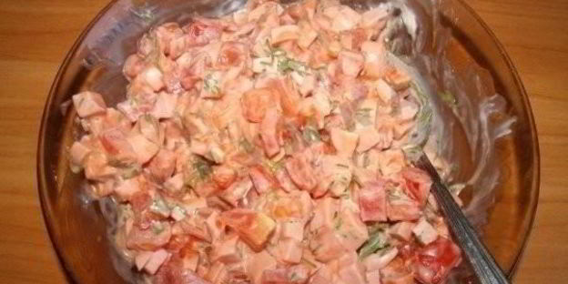 горячие бутерброды с колбасой, сыром и помидорами в духовке