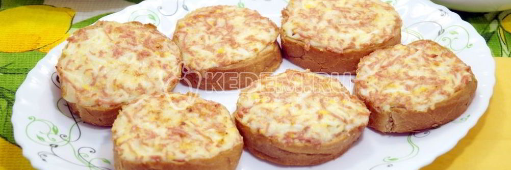 Горячие бутерброды с колбасой