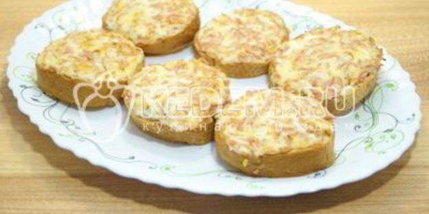 горячие бутерброды с колбасой