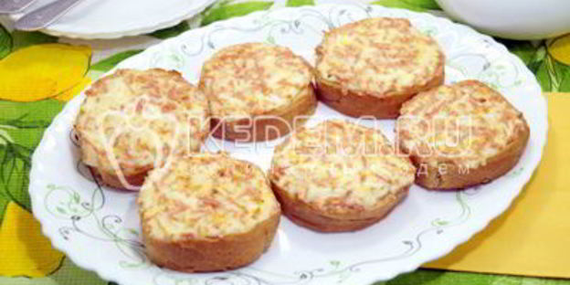 горячие бутерброды с колбасой