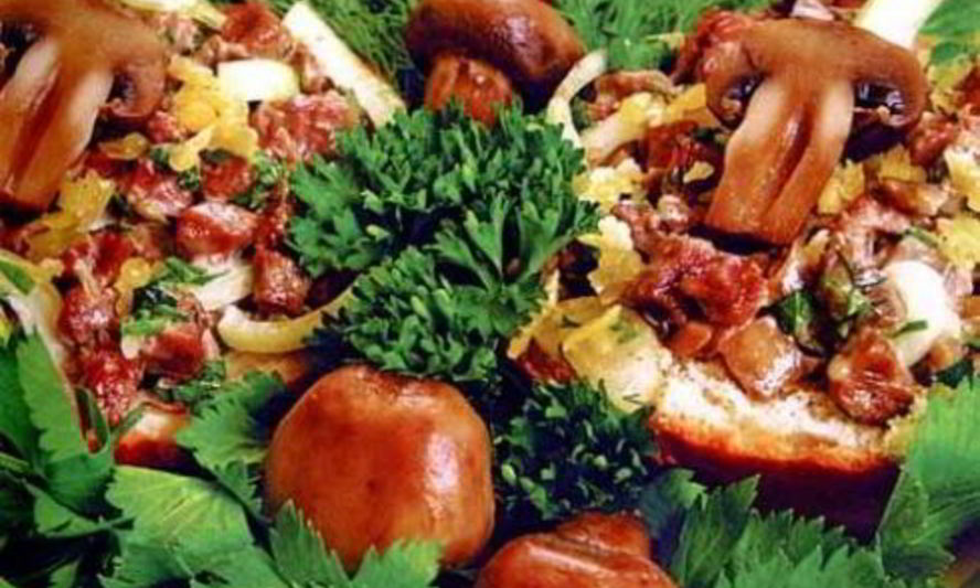 Рецепт горячих бутербродов с мясом и грибами