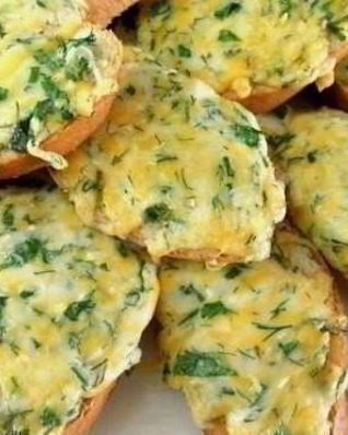 Горячие бутерброды с твердым сыром майонезом и чесноком