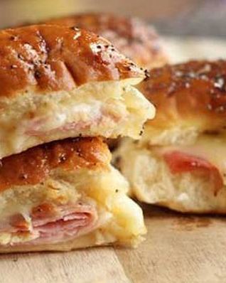 Горячие бутерброды с ветчиной и сыром в фольге