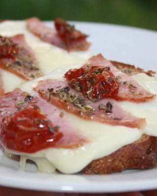 Горячие бутерброды в средиземноморском стиле