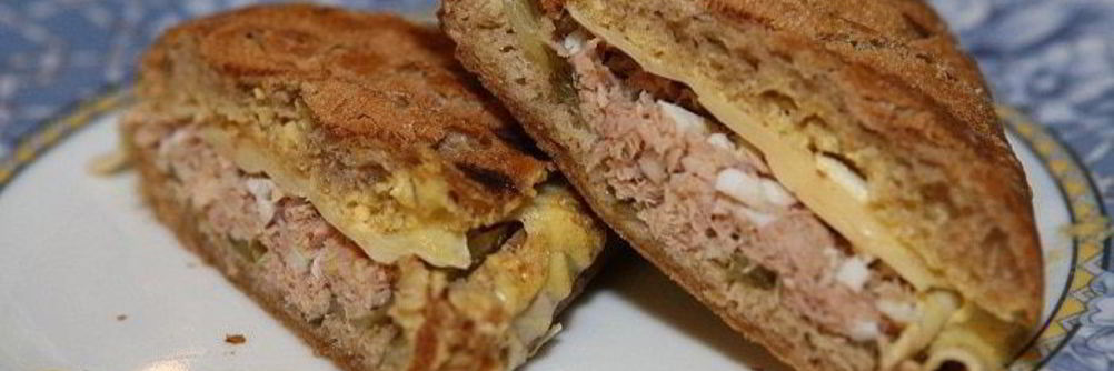 Горячий бутерброд с тунцом и сыром по-орегонски