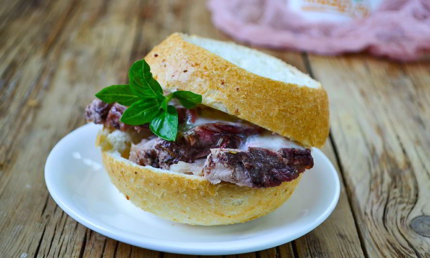 Рецепт горячего бутерброда со свининой