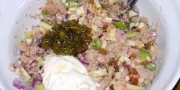 изысканный бутерброд с тунцом