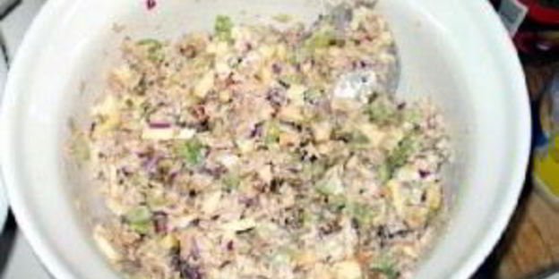 изысканный бутерброд с тунцом