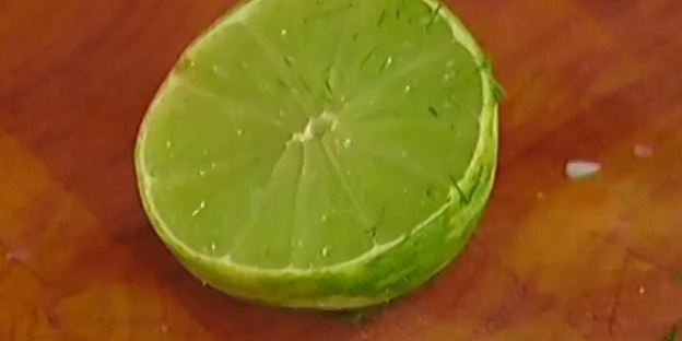 хитрый бутерброд с авокадо и яичницей