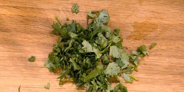 хитрый бутерброд с авокадо и яичницей