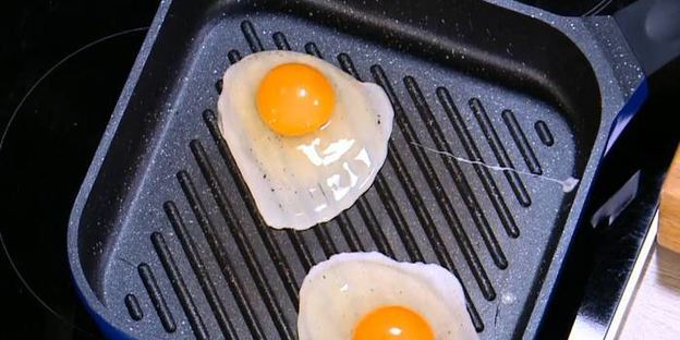 хитрый бутерброд с авокадо и яичницей