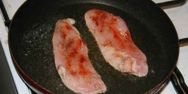 курица с печенью под ананасом и мясной бутерброд