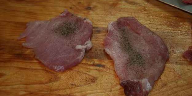 курица с печенью под ананасом и мясной бутерброд