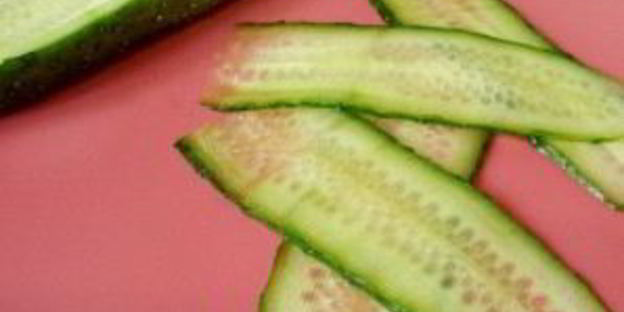 маленькие бутерброды на шпажках