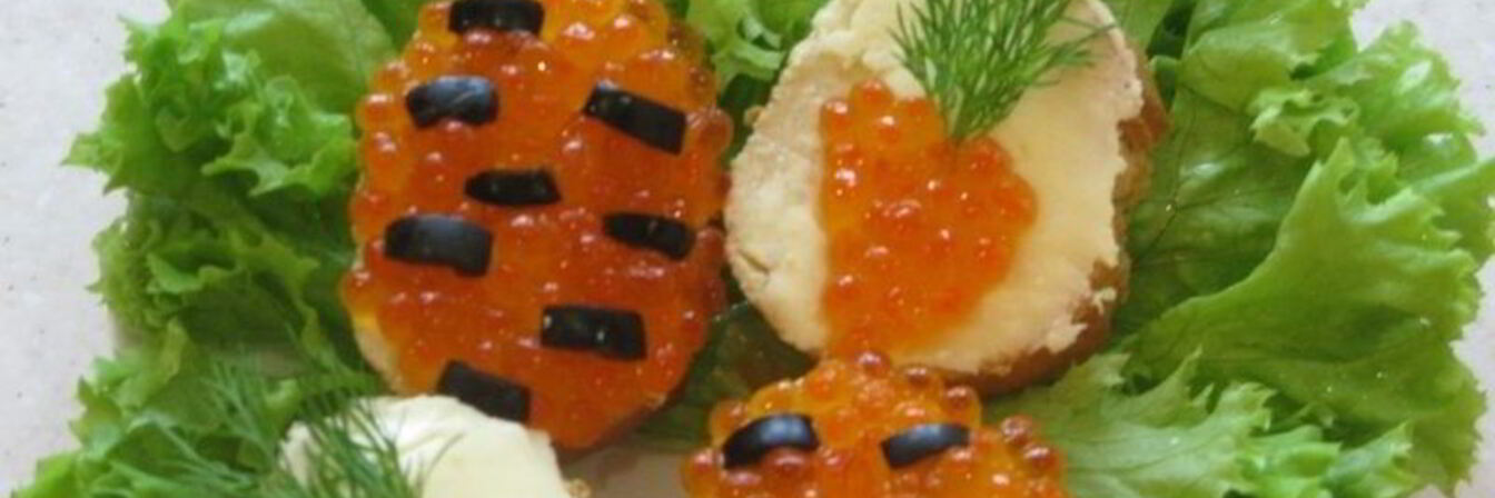 Маленькие бутерброды с икрой