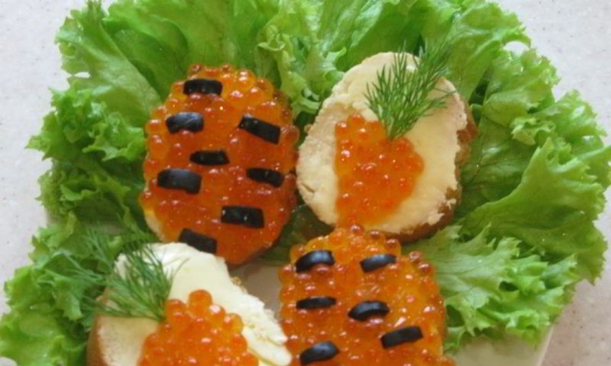 Рецепт маленьких бутербродов с икрой