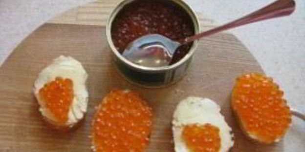 маленькие бутерброды с икрой