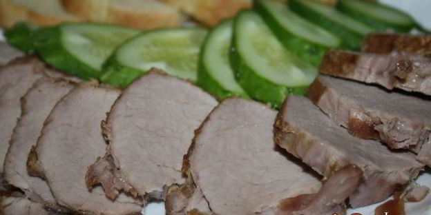 свиная вырезка для бутербродов в чесночно-имбирно-соевом маринаде