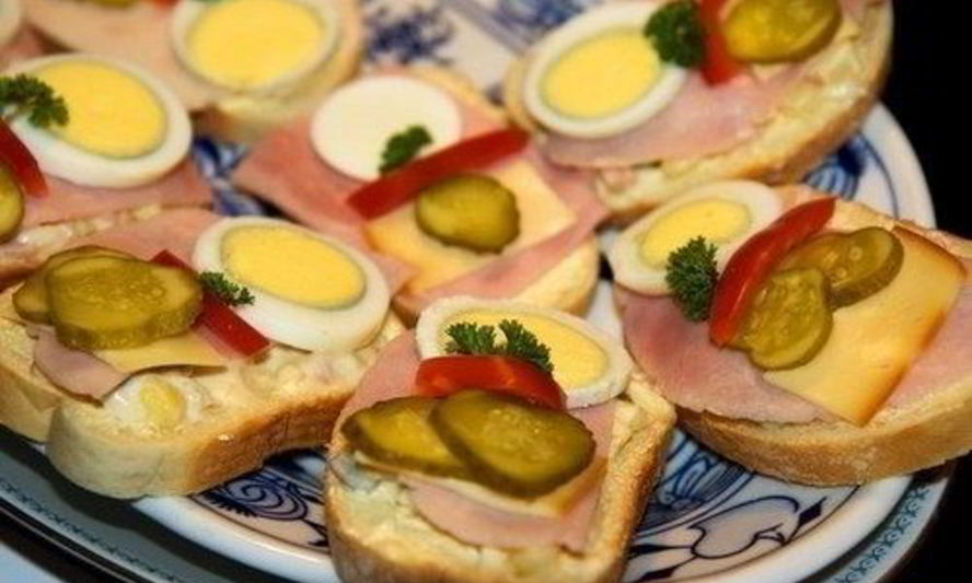 Рецепт вкусного сочного бутерброда с ветчиной