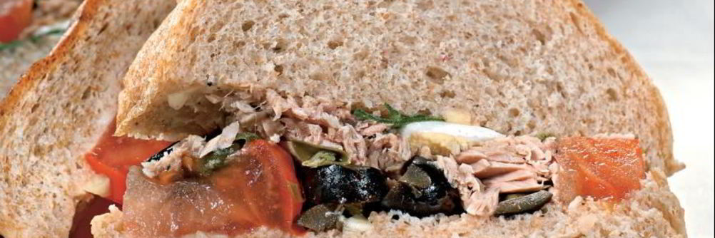 Закрытые бутерброды с салатом нисуаз