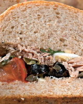 Закрытые бутерброды с салатом нисуаз