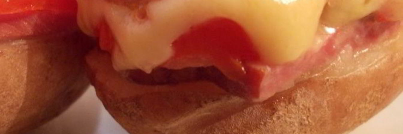 Закусочный горячий бутерброд из картофеля