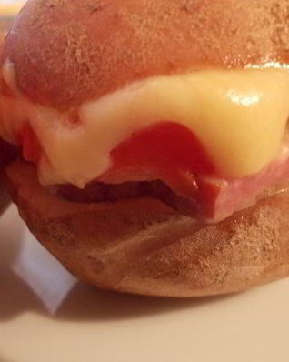 Закусочный горячий бутерброд из картофеля